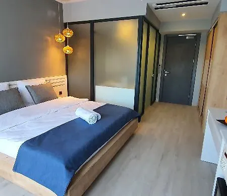 Hotel L