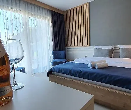 L Hotel